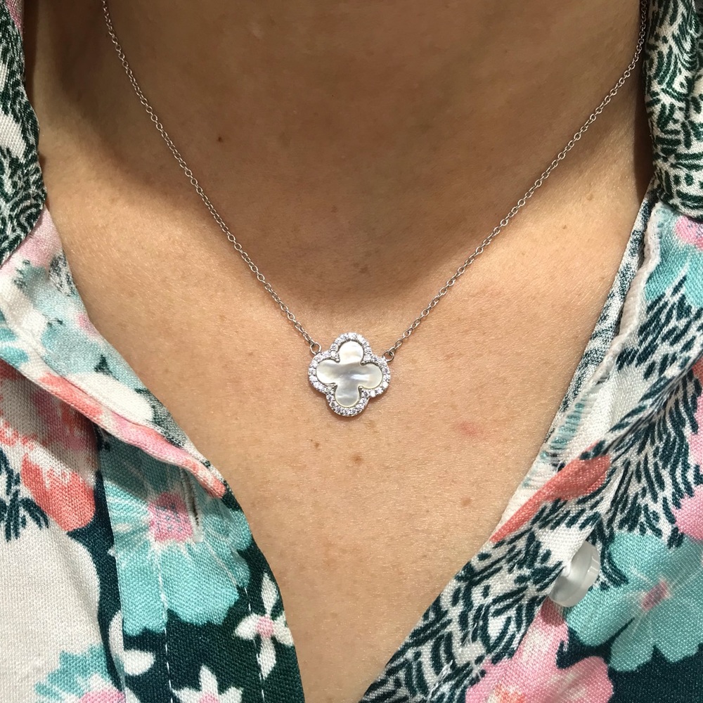 Sterling Silver Mother of Pearl 4 Leaf Clover Neck